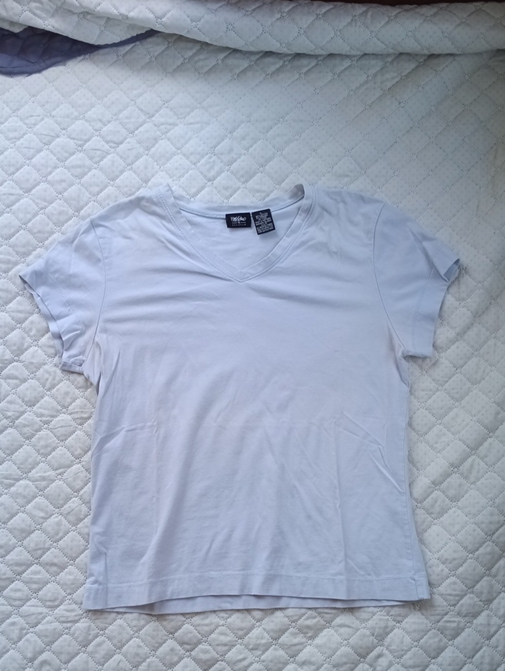 Mossimo Supply Co. White V-Neck Short Sleeve Tee
